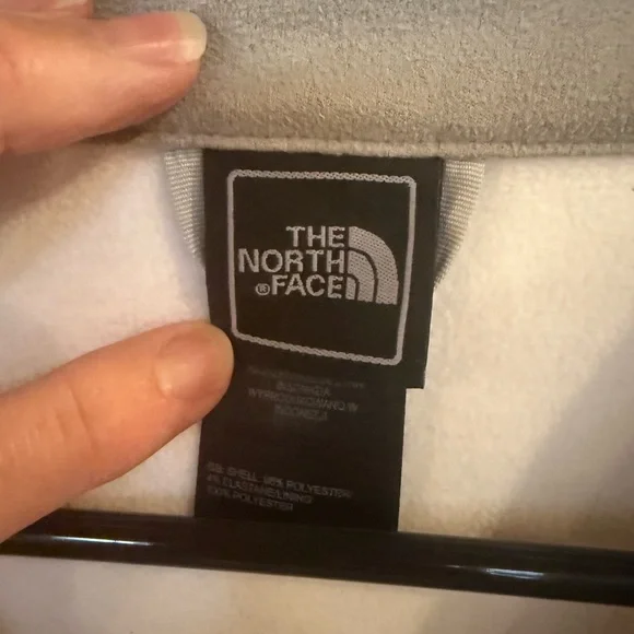 The North Face Women's Snow Jacket in White - Picture 6 of 7